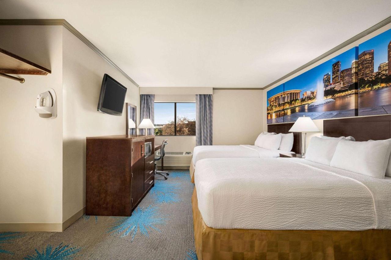 Baymont By Wyndham Monterey Park Hotel Ngoại thất bức ảnh
